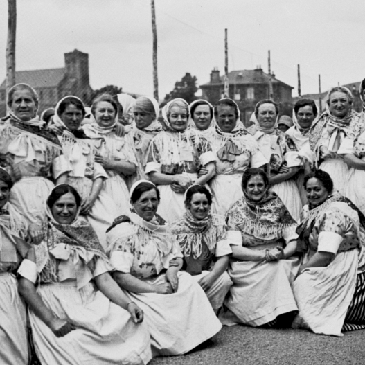 Newhaven fishwives on an outing to St Abbs, 1920s