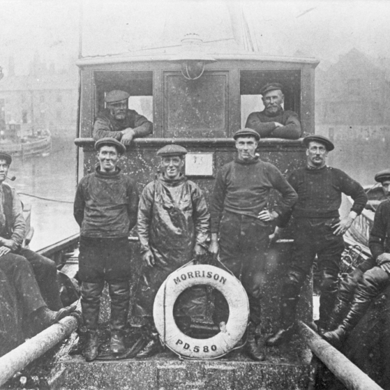 Portrait of crew onboard 'Morrison', PD580, 1914.