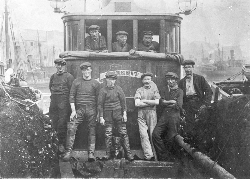 Crew onboard drifter 'Pursuit', KY152.