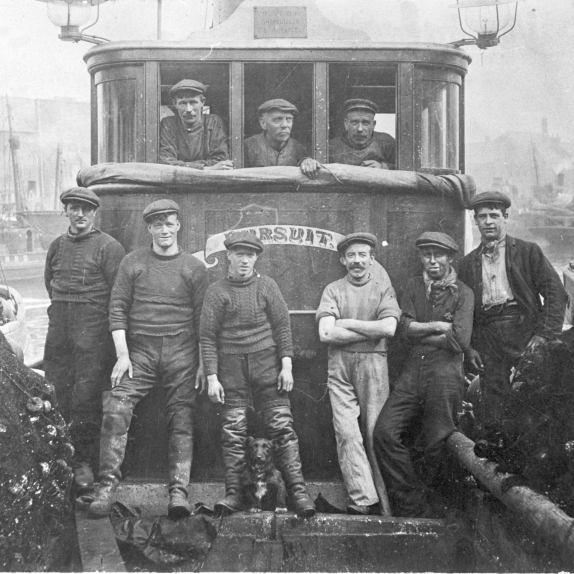 Crew onboard drifter 'Pursuit', KY152.